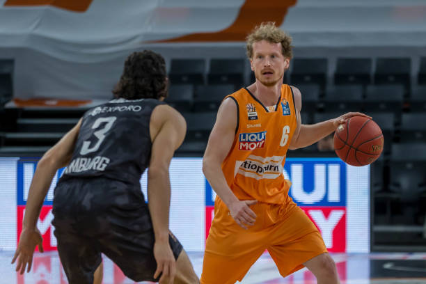 下小卡的情 下小卡的情